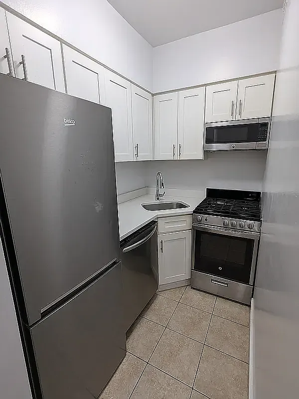 162 West 80th Street — Photo 2