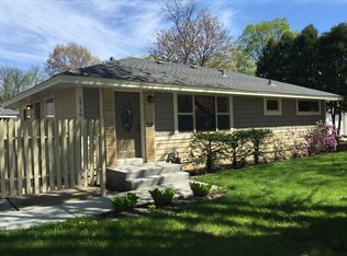 2716 W 106th St, Bloomington, MN 55431