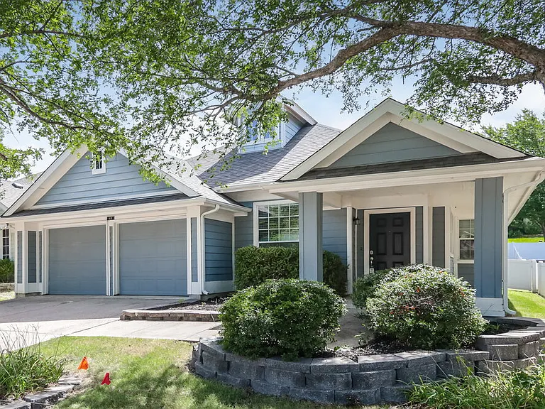 419 Creekview Dr — Photo 3