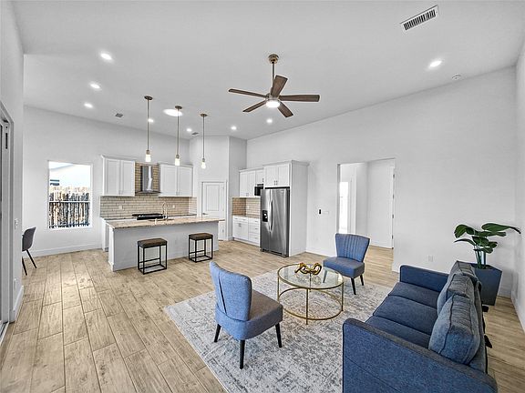 5th image of 21 Flower Garland Rd