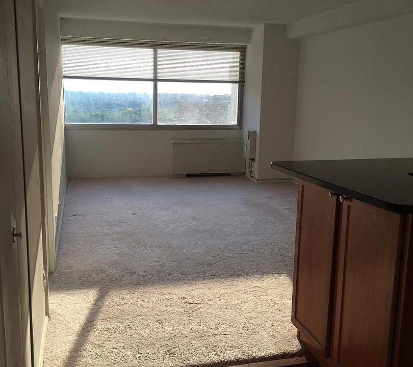 2nd image of 4515 Willard Ave APT 2117