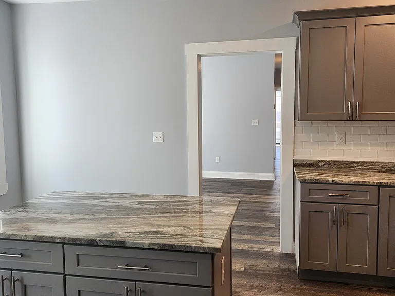 20 Hamilton St #2W — Photo 2