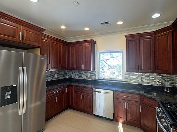 5th image of 332 Davis Ave Floor 2