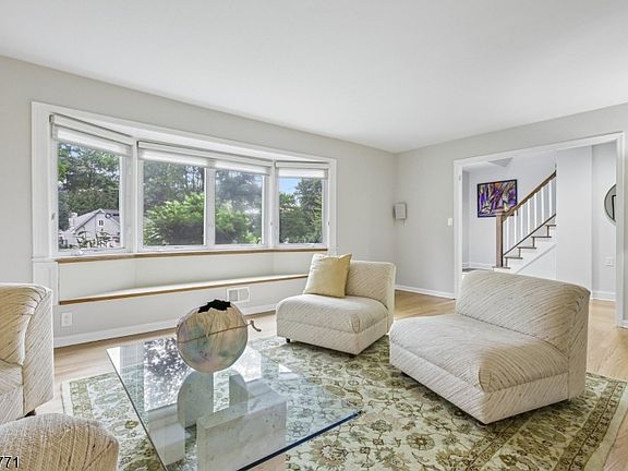 5th image of 9 Burlington Rd