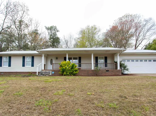 700 Windtree Dr, Weaver, AL 36277