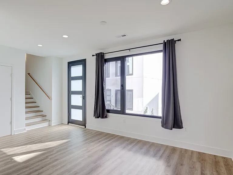 1110 Nova St — Photo 7