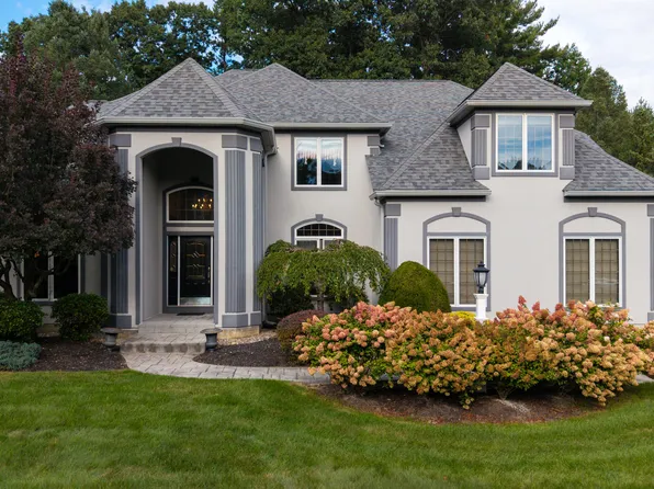 34 Devonshire Way, Halfmoon, NY 12065