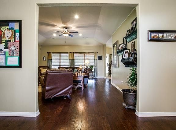 5th image of 654 Brookvista Ct E