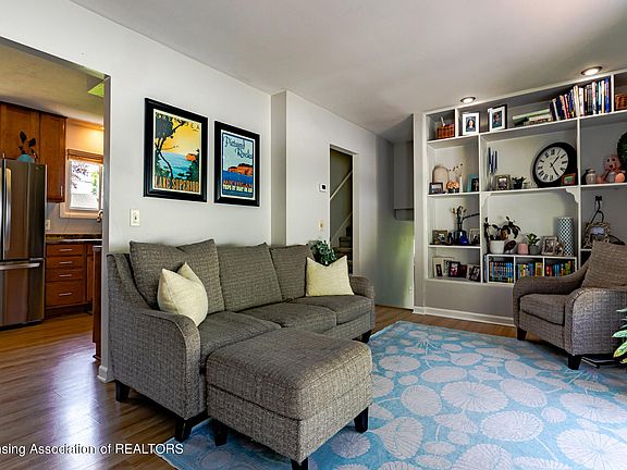 5th image of 204 E Loree Dr