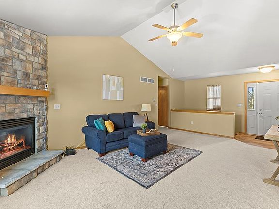 3rd image of 226 Reeds DRIVE