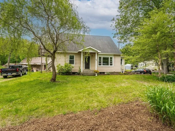 25 Bartlett St, South Hadley, MA 01075