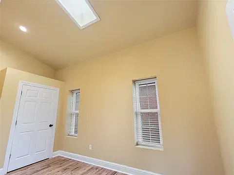 3 bed, 1.5 bath, 1200 sqft, $1,200 — Photo 2