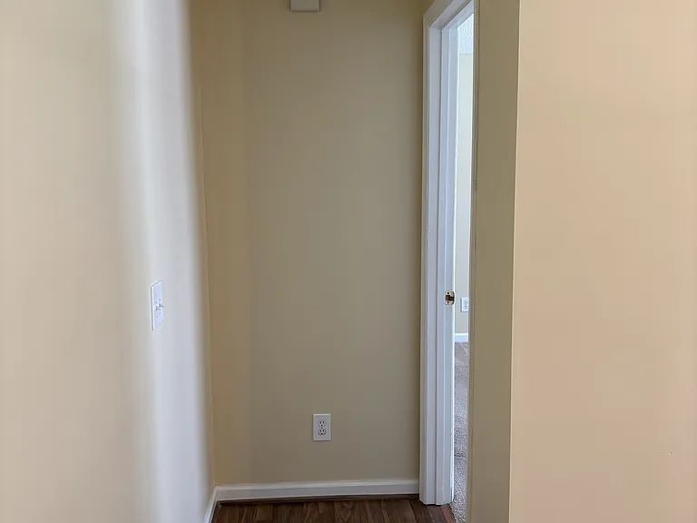 60 Stratford Dr — Photo 14