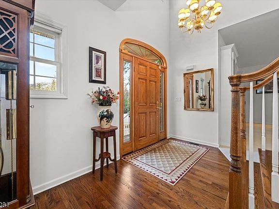 5th image of 9 Cypress Ln