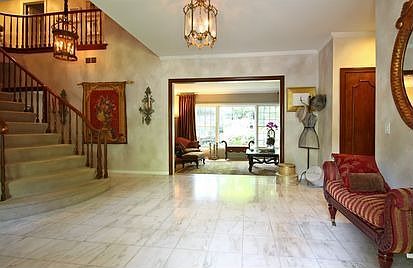 2nd image of 1083 Carlyle Ter