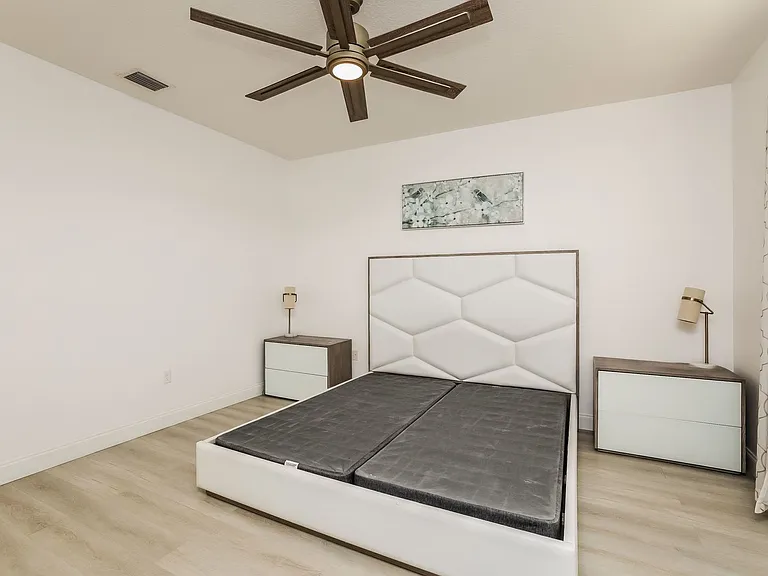 8916 Madrid Cir — Photo 7