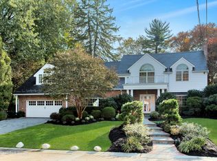 60 Whistler Rd, Manhasset, NY 11030