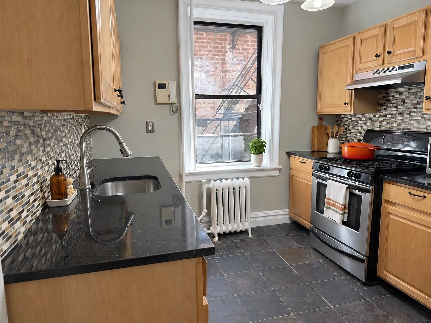 1 bed, 1.0 bath, $2,000 — Photo 3