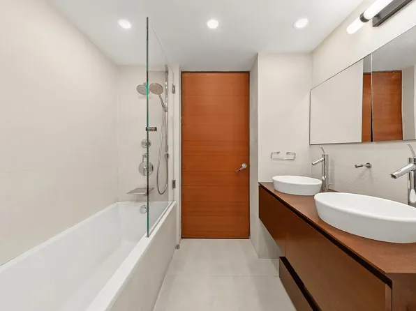 240 East 47th Street image 7 of 8