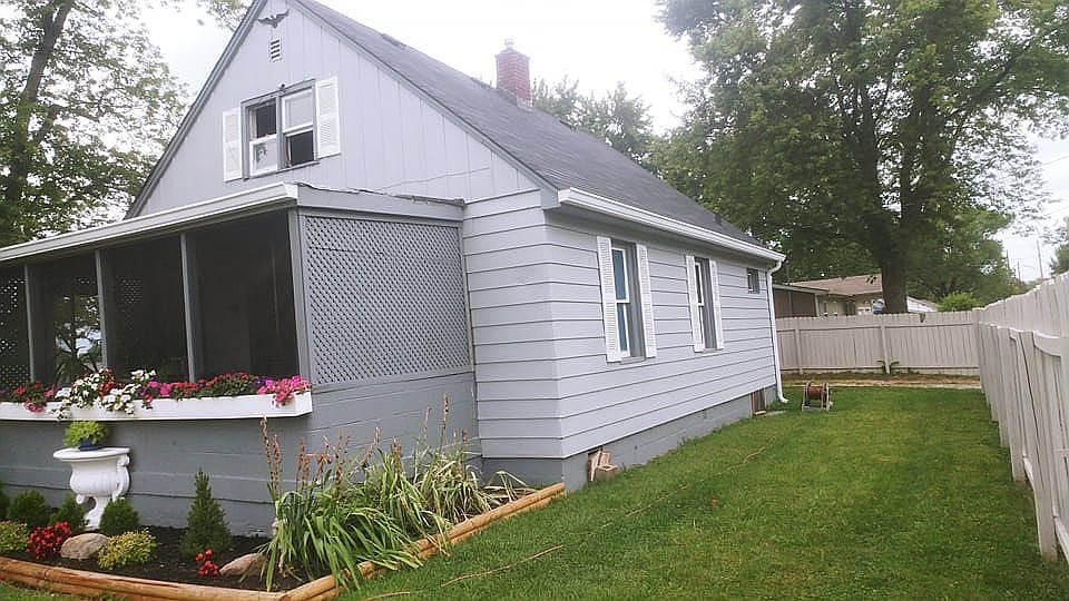2nd image of 3119 Carson Ave
