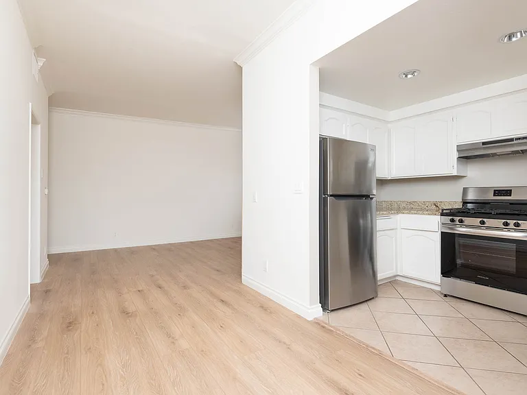 5452 Alvern Cir #204 — Photo 4