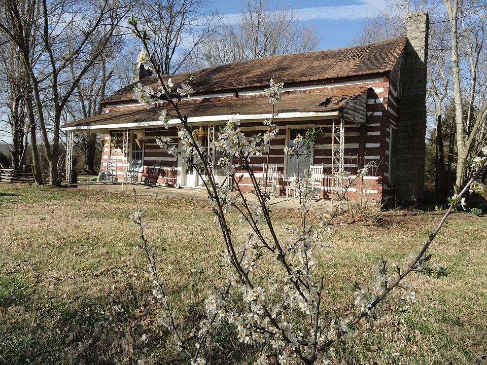 derelict 1820's log cabin