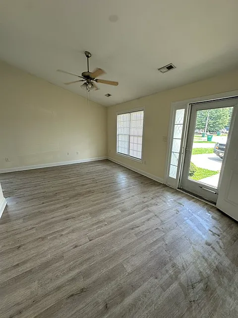 3 bed, $1,395 — Photo 3