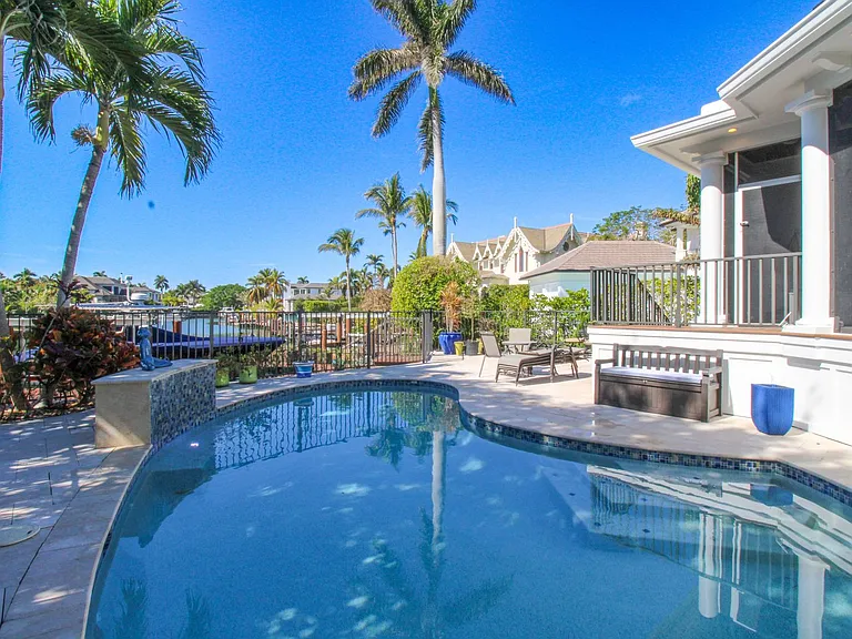 2150 Marina Dr — Photo 9