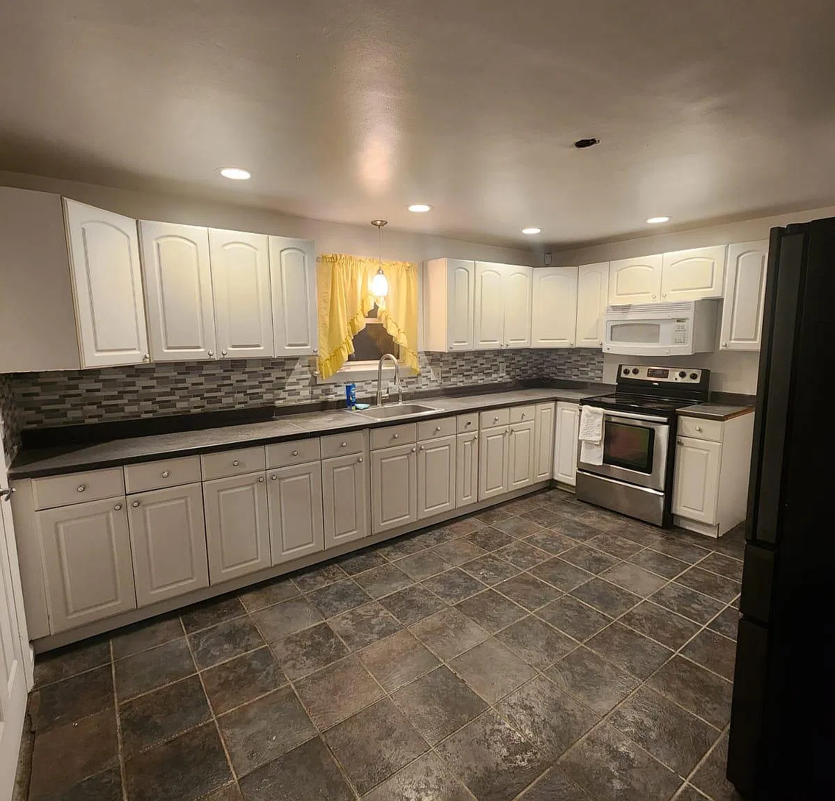 457 Lincoln Ave — Photo 3