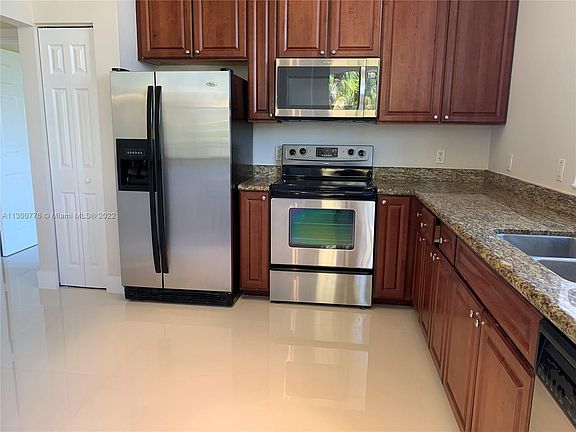 5th image of 3001 NE 185th St APT 229