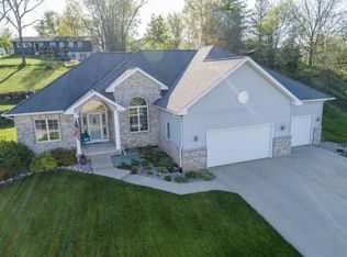 531 Pheasant Trl, Deerfield, WI 53531