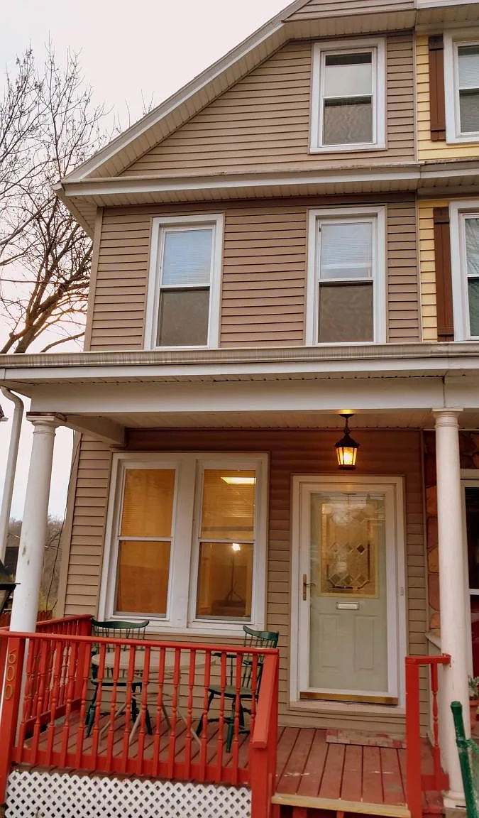 2 bed, 1.5 bath, 912 sqft, $1,800 — Photo 1