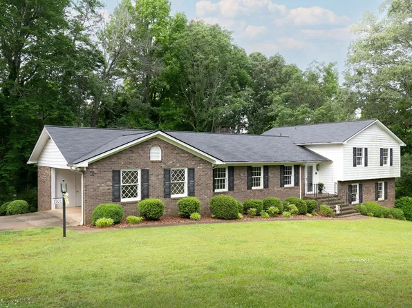 1101 Parkwood Dr, Siler City, NC 27344