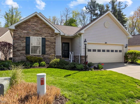 884 Lakeview Ct, Kent, OH 44240