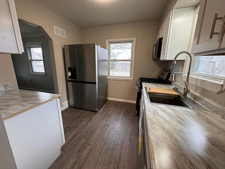 1334 E Maxlow Ave — Photo 9