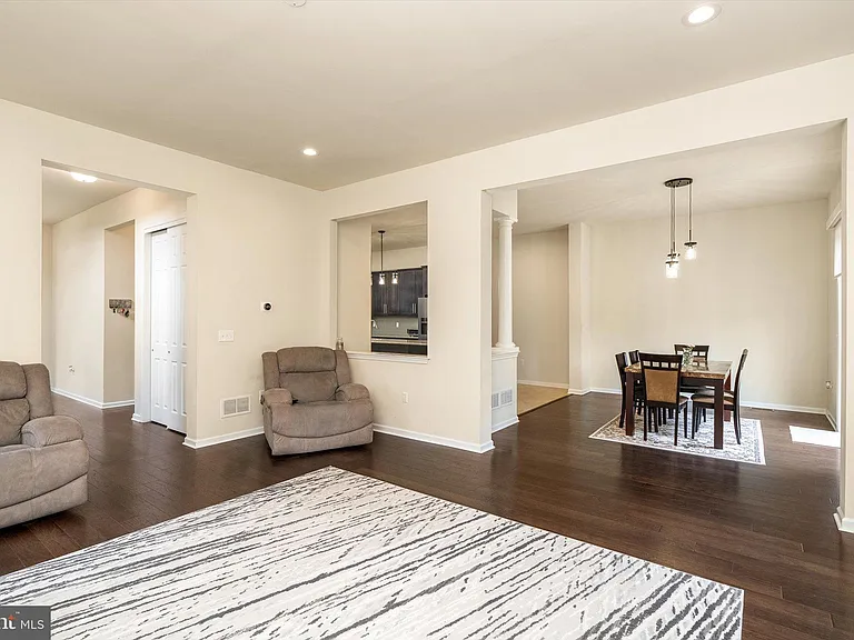 1711 Yearling Ct — Photo 9