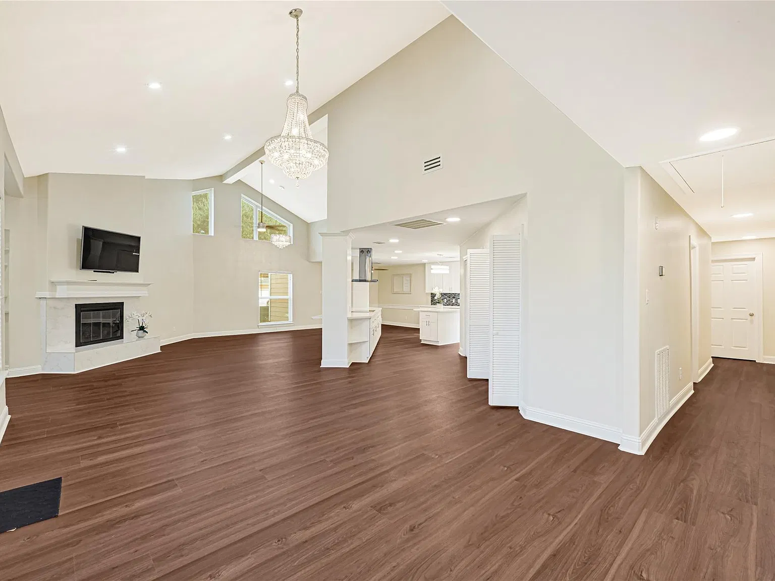3 bed, 2.5 bath, 2581 sqft, $3,000 — Photo 3