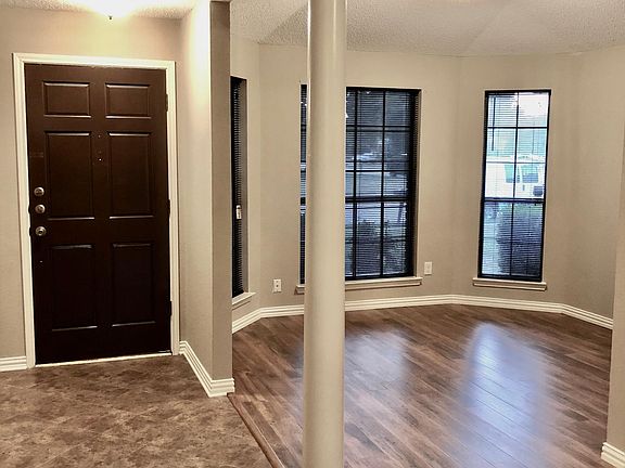 Entry/dining