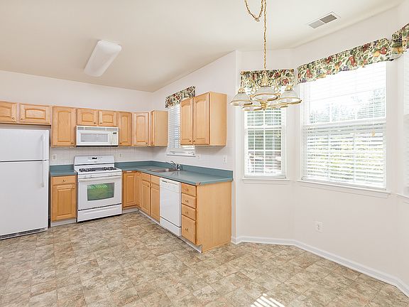 4th image of 15 Pelican Pl #15