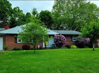 1536 Sleepy Hollow Dr, Coshocton, OH 43812
