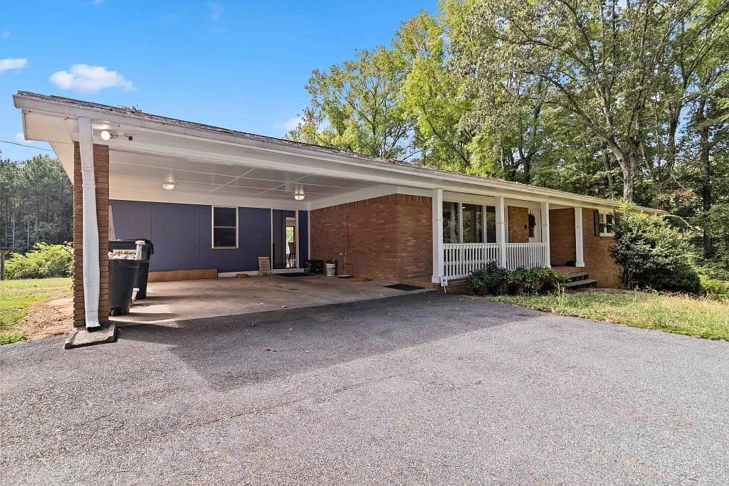 4 bed, 3.5 bath, 3193 sqft, $2,800 — Photo 1
