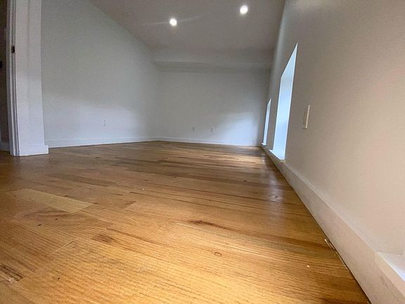 5th image of 216 Driggs Ave #3F