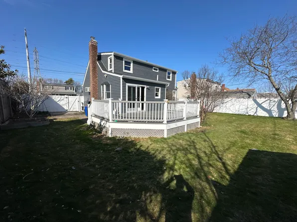 3550 Mallard Rd, Levittown, NY 11756