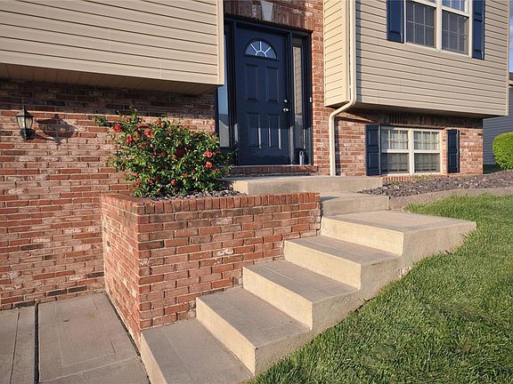 2nd image of 2405 Calico Ln