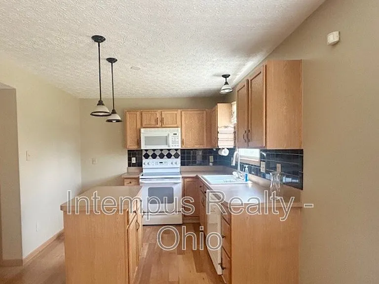 173 Niatross Pl — Photo 5