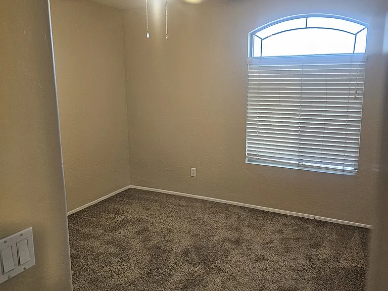 586 W Cobblestone Ct — Photo 9