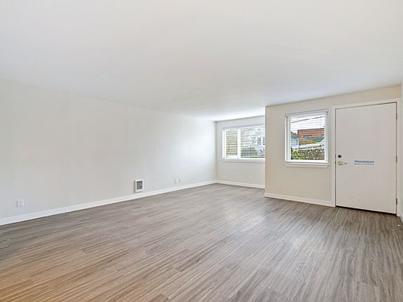 4th image of 100 Aloha St #906