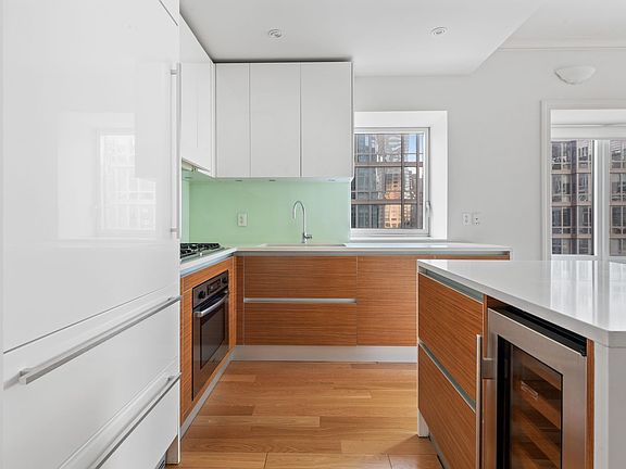 4th image of 555 W 59th St APT 8B