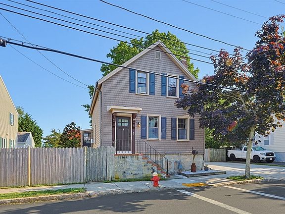 2nd image of 42 Grape St