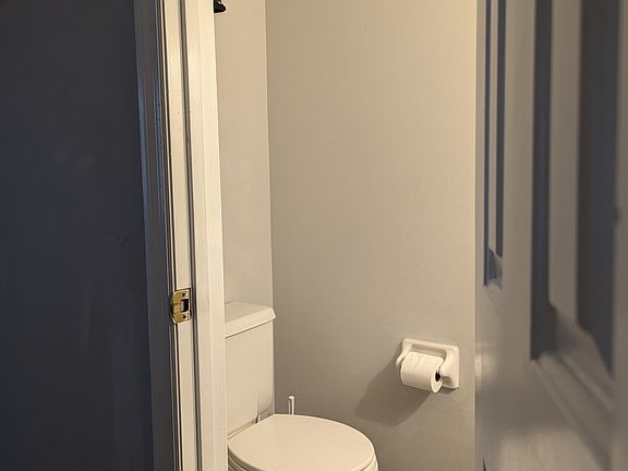 2nd image of 106 Brentwood Pt